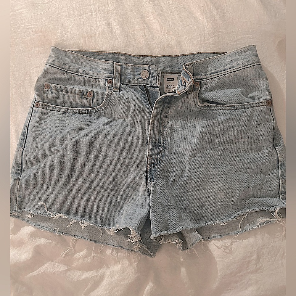 LEVIS CUT OFF JEAN SHORTS 550, Sz 32